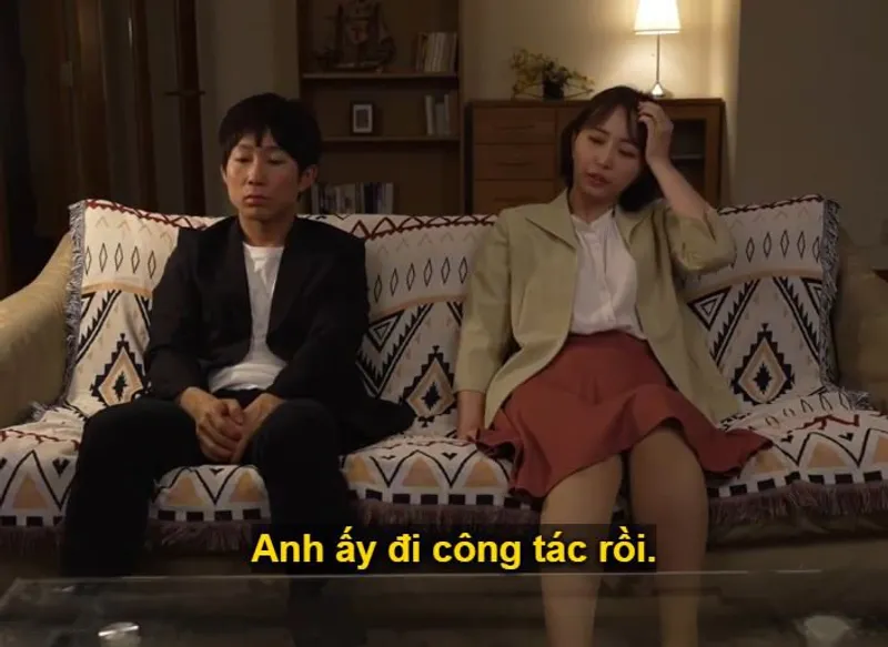 Buồn vì anh xã muốn ly hôn, người vợ đi họp lớp rồi dẫn cậu bạn học về nhà địt